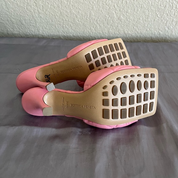 Bottega Veneta Lido Pink Quilted Slip On Sandals Shoes 38.5 STUNNING - Picture 6 of 14